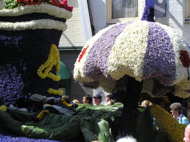 nogeenbloemenwagen.jpg